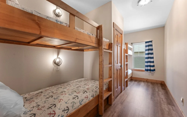 Cc115- Lakeside Landing 8 Bedroom Home