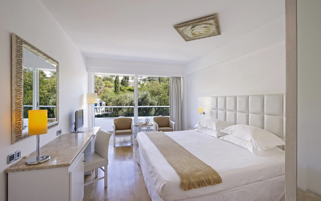 Grecian Sands Hotel