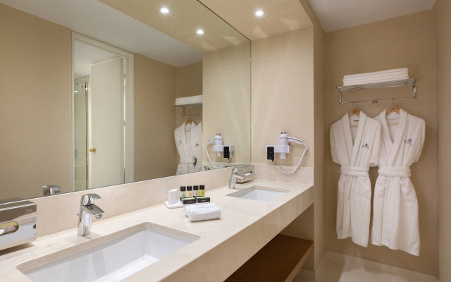 Divani Caravel Hotel