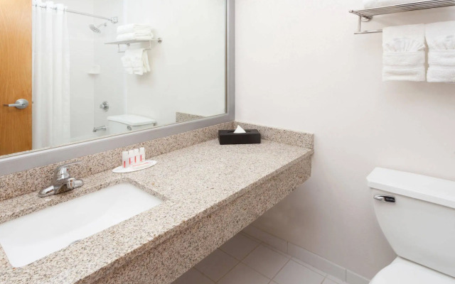 Ramada Plaza Chicago North Shore