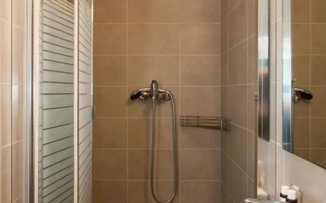 Homz AH02 Kolonaki Penthouse Studio