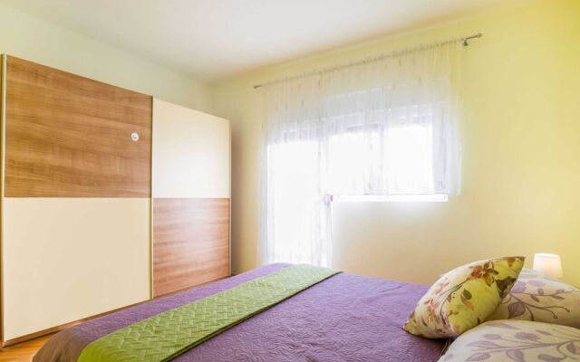 Delightful Apartment in Vir With Garden