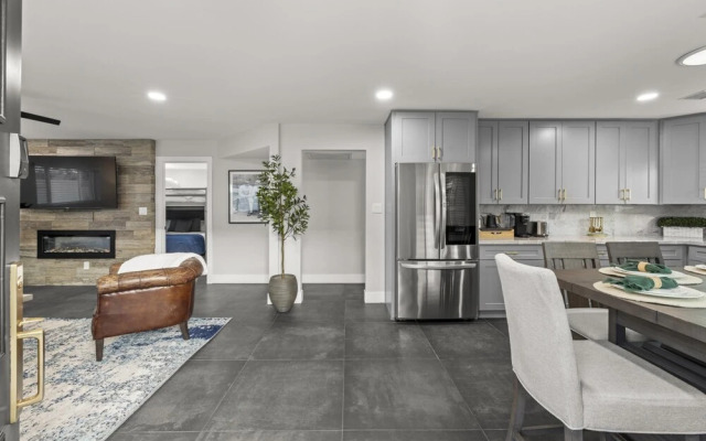 Montecito Luxe 3-villa Retreat w Pool Courtyard