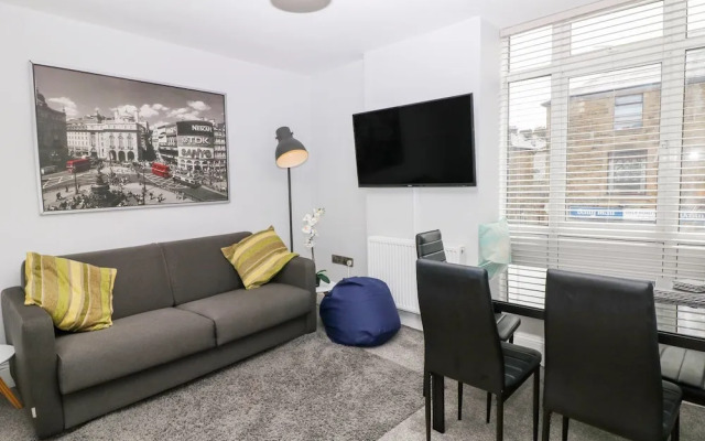 Dale Mews Luxury Apartment