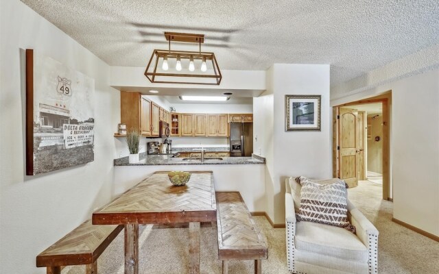 Atrium 003 1 Bedroom Condo by RedAwning