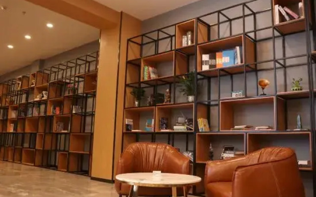 Nantong Jinduo Elegant Hotel (Nantong Dieshiqiao Home Textile City)