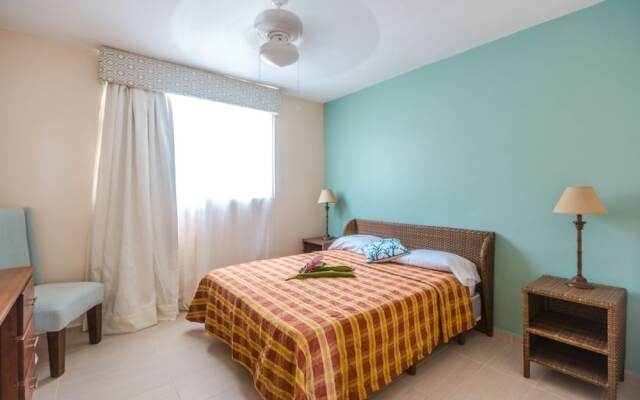 Las Canas Beach Retreat