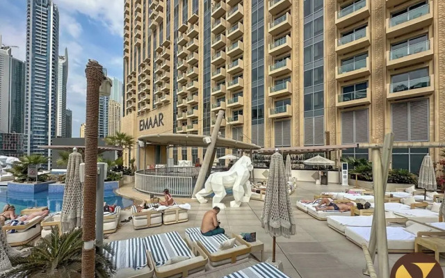 JW Marriott Marina Mall Access & Views