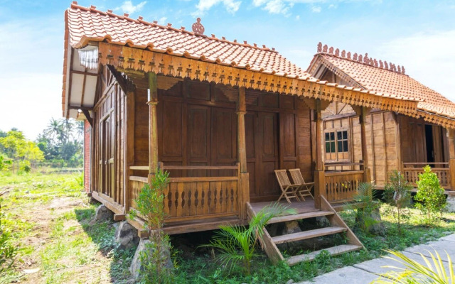 Roemah Gladak Kebon Sidoluhur by Oyo Rooms