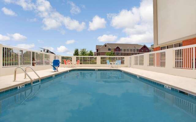 Days Inn & Suites by Wyndham Ridgeland