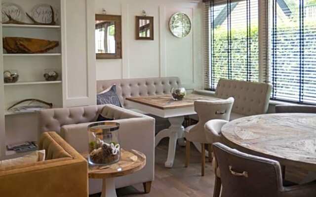 Zenzez Hotel & Lounge