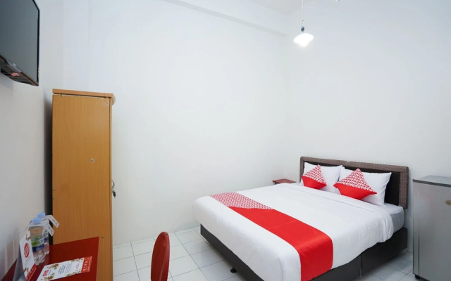 OYO 1624 Panjang Jiwo Residence