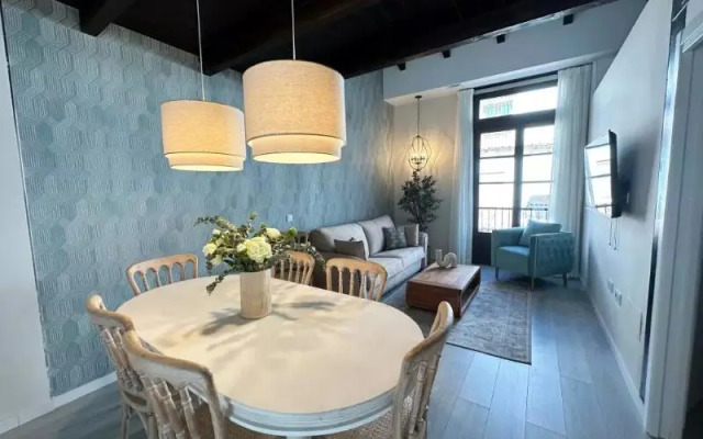 Apartamentos Puerta Elvira Suites 3000