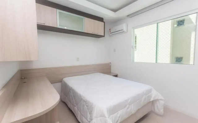 Apartamento 3 Suítes em Meia Praia