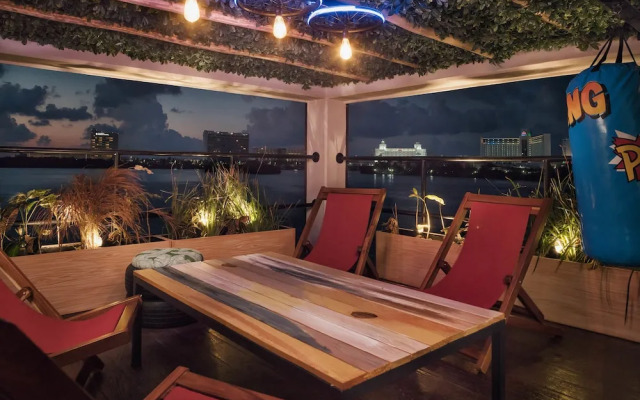 Mayan Monkey Hostel & Bar