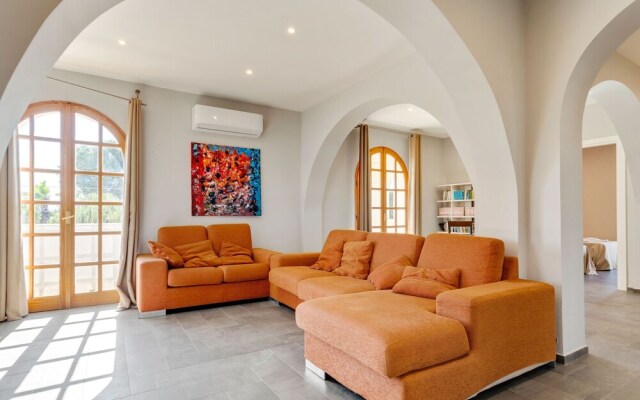 Simplistic Holiday Home in Fontane Bianche With Garden