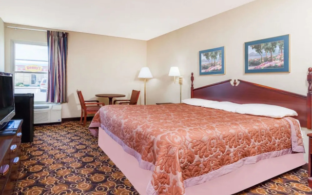 Super 8 Motel - Evansville North