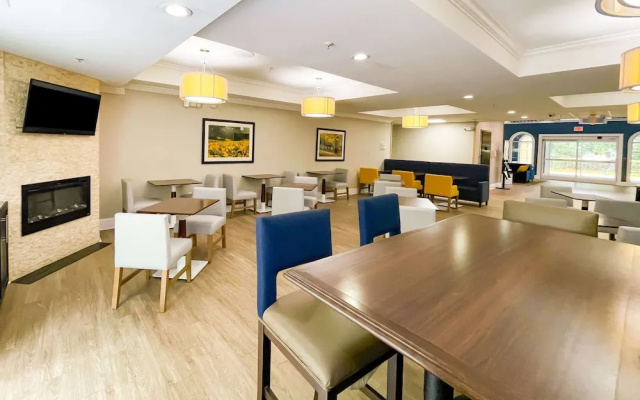 Comfort Suites
