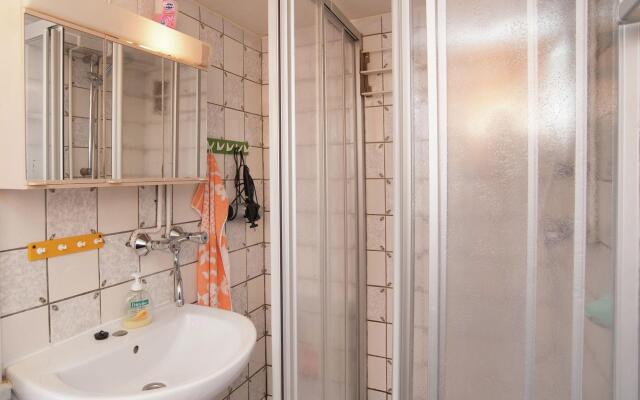 Quiet Cottage Near Trails