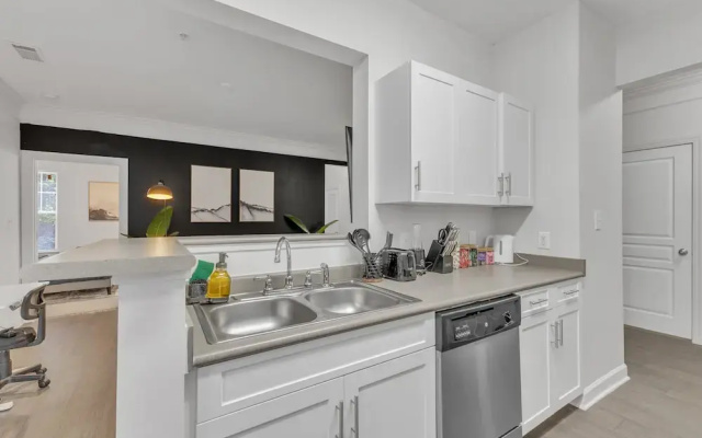Upscale 2BR Suite Mins Downtown Raleigh