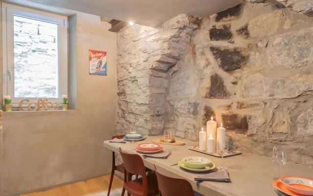 Rebecca Suite Nearby Urio s Castle