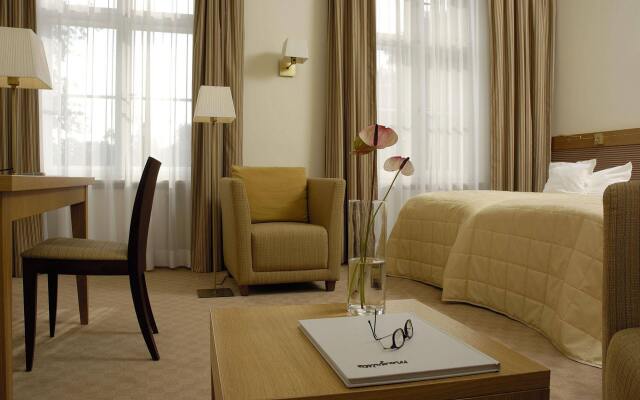 Schloss und Gut Liebenberg