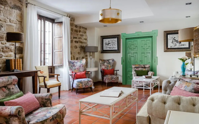Hotel  YIT La Casona del Arco