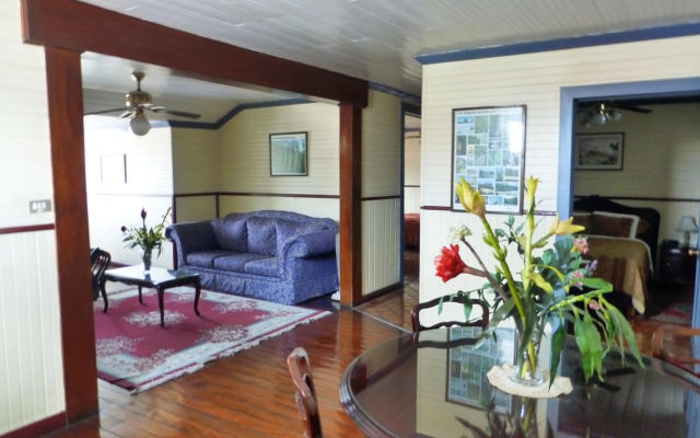 Santo Tomas Hotel