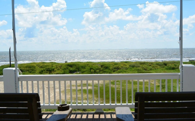 Parrot Head 3 Bedroom Home by RedAwning