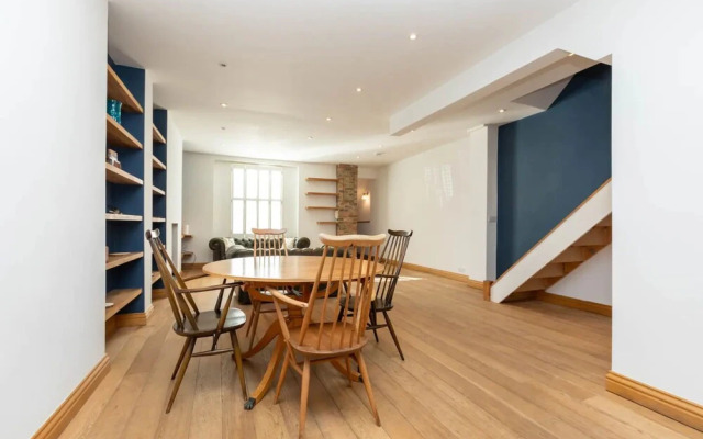 Charming 2 Bedroom House in Angel
