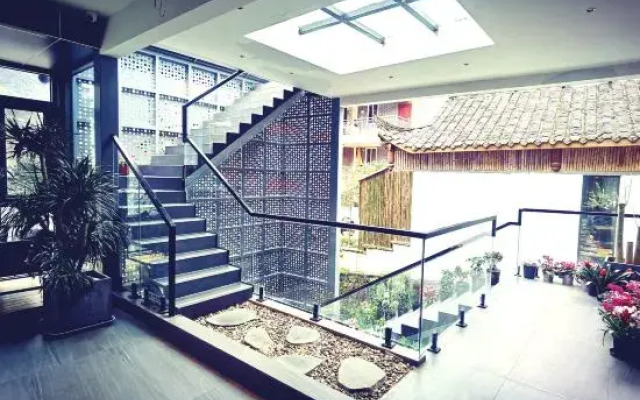 Qingcheng Houshan ·Yueting Lanshe Hot Spring Homestay