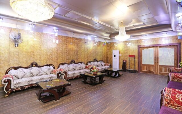 OYO 9855 Hotel Royal Suites