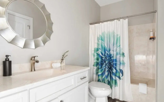 Sleeps 18! Private Pool, Hot Tub, Near Beach Miramar Dream House by Avantstay