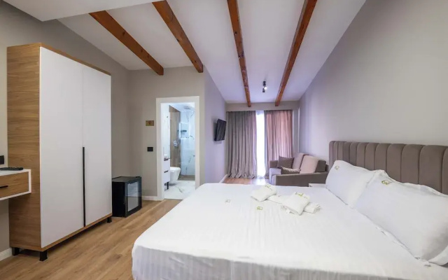 Golemi Lux Hotel