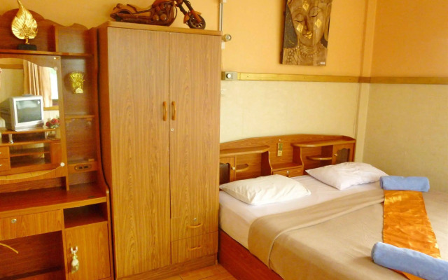 Hollanda Montri Guesthouse
