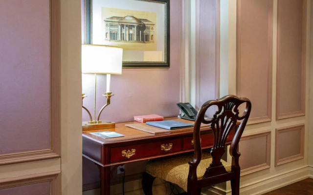 Windsor Arms Hotel