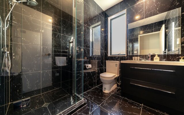 LongBay Spacious Luxurious 5 Bdrm House