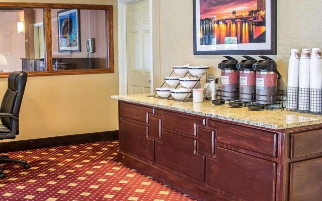 Howard Johnson by Wyndham Columbus State Fairgrounds I-71