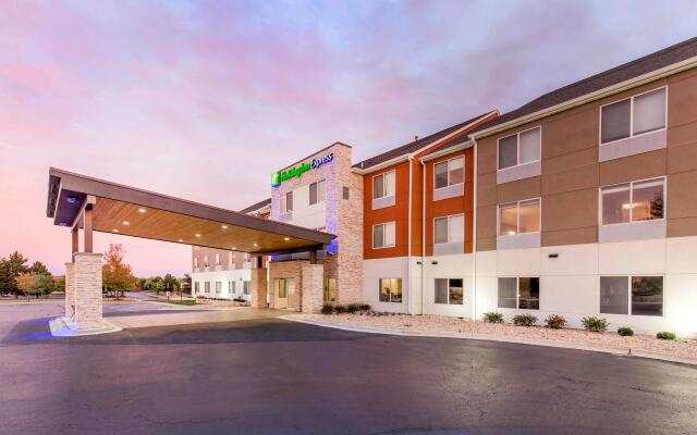 Holiday Inn Express & Suites Chicago West - St Charles