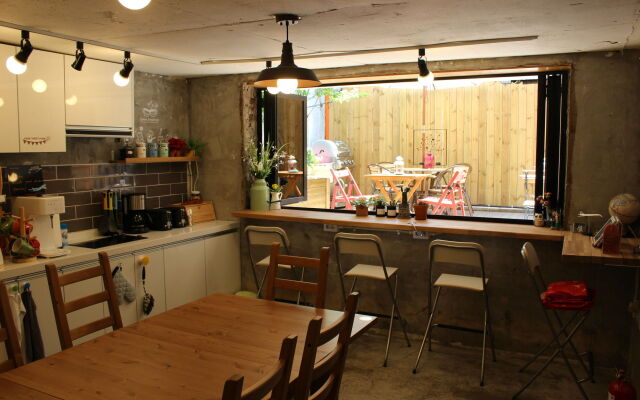 Bunk Guest House - Hostel