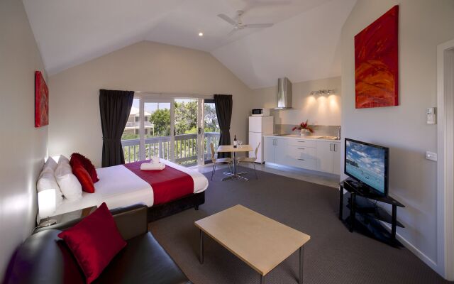 Boathouse Resort Studios & Suites
