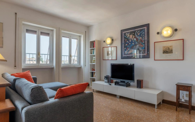 Roomy and Bright Apartment with Terrace