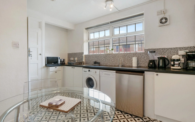 The Xavier Flat by Kasar Stays