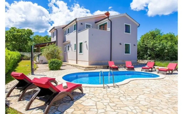 Villa Tara With a Beautiful Heated Pool