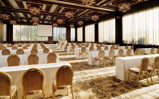 Grand Hills Hotel & Spa