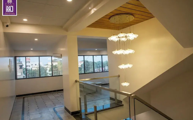Hotel Raj Lodging &Boarding