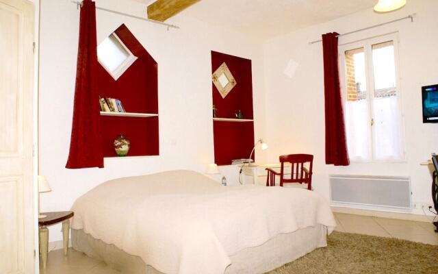 Studio in Villenouvelle, With Enclosed Garden and Wifi