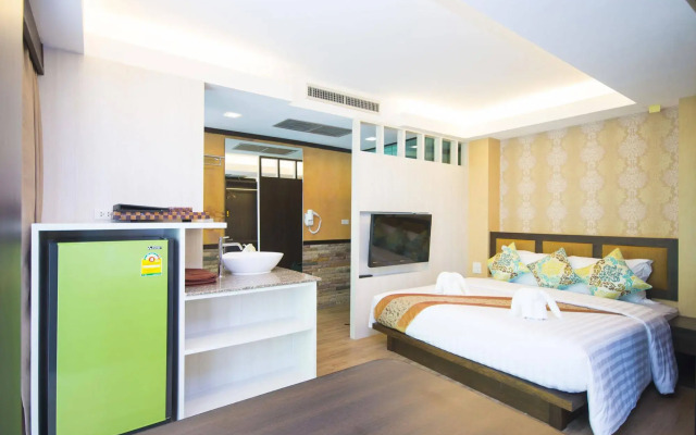 Phi Phi Nice Beach Hotel Hip