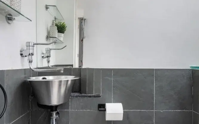Chic 1BR by Goodge Street Station