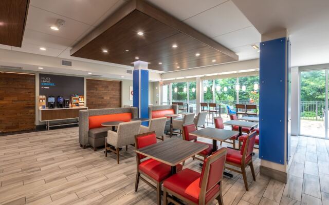 Holiday Inn Express & Suites Greenville S- Piedmont, an IHG Hotel